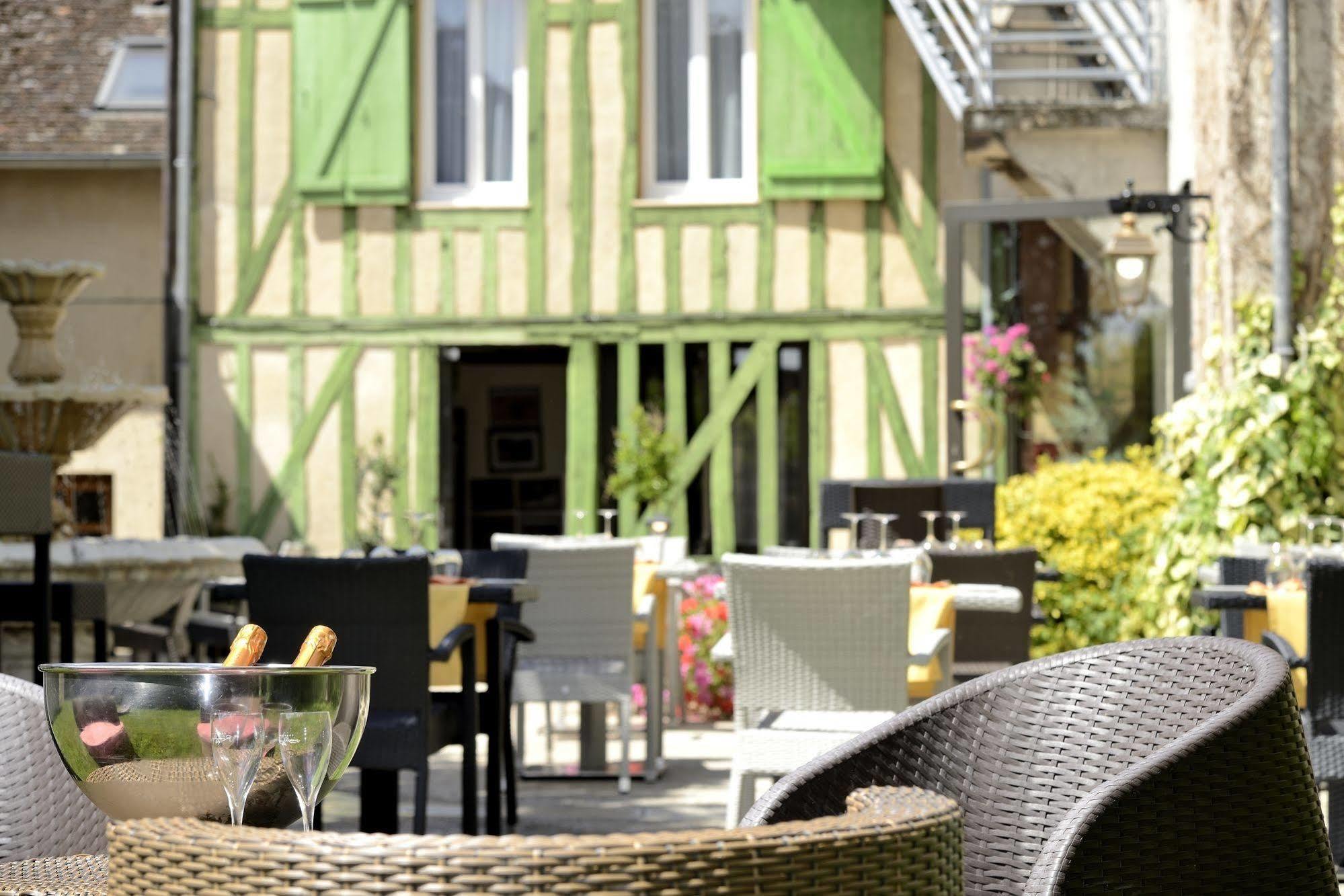 Logis Le Tadorne Hotel Piney Exterior foto